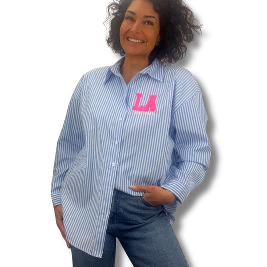 Gestreifte Oversize-Bluse mit Statement „LA“