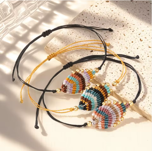 Boho Makramee Armband – handgemacht & voller Lebensfreude