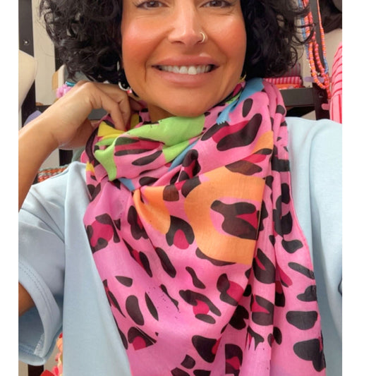 Leichter Sommerschal – Leo Love in Farbe