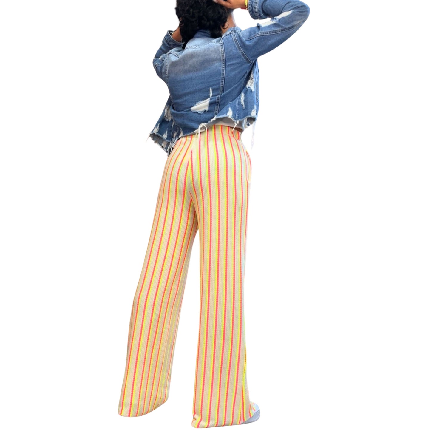 Feinstrick-Hose gestreift – getragen, Lifestyle-Aufnahme